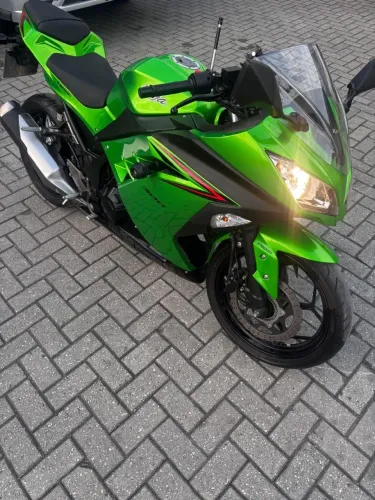 Kawasaki ninja 300 ABS impecável único dono