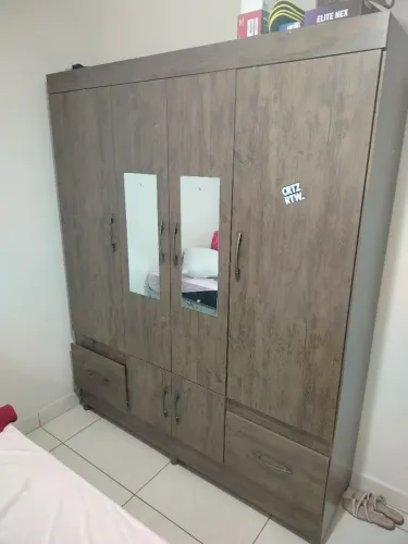 Guarda roupas 4 portas
