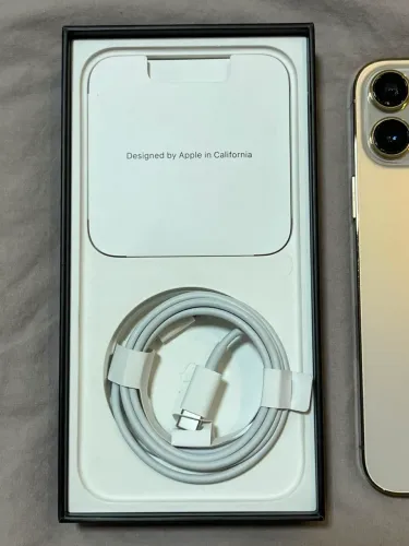 iPhone 13 Pro Max - 256GB - câmera trincada - celular e câmera funcionando perfeitamente