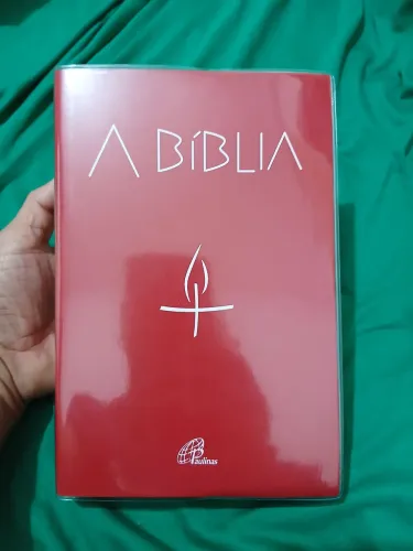 A Bíblia Paulinas com notas de estudo