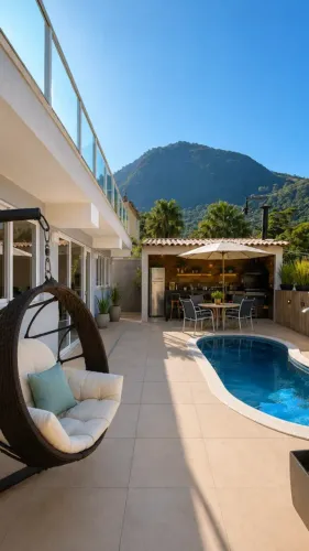 Casa à venda contemporânea, com piscina aquecida e 4 quartos no bairro Retiro - Petrópolis