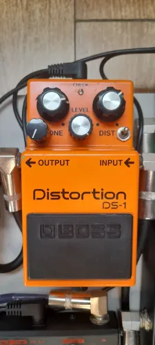 Pedal Boss Distortion DS-1 New Muscle Tri-Gain Mod (JR-MOD)