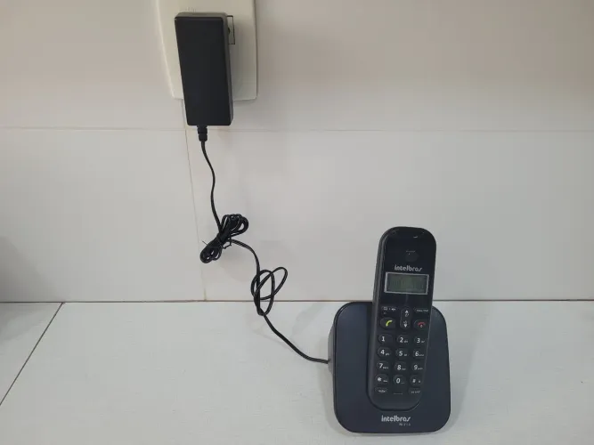 Telefone sem fio intelbras TS 3110 cor preta, super novo.