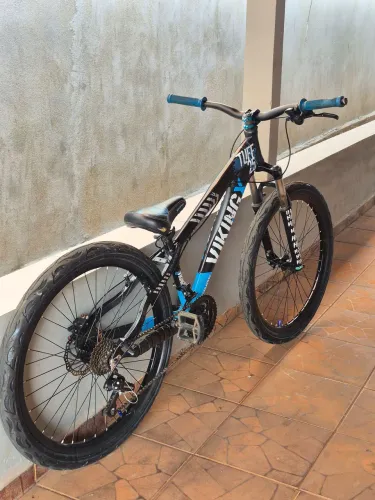 VikingX Tuff 25 Aro 26 - Muito bem montada e pronta para uso