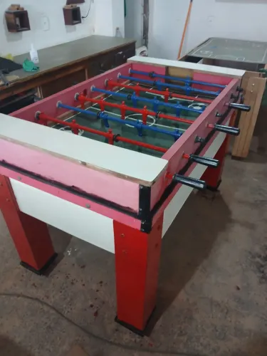 Mesa de pimbolim seme novo.