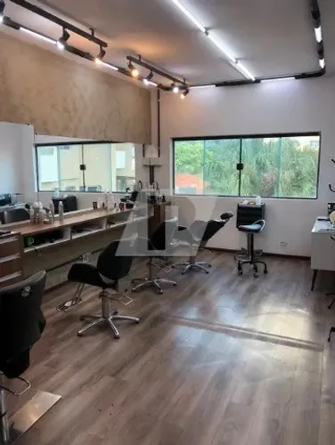 Casa comercial para venda ou locação no Centro de Piracicaba-SP: 5 quartos, 5 salas, 3 ban