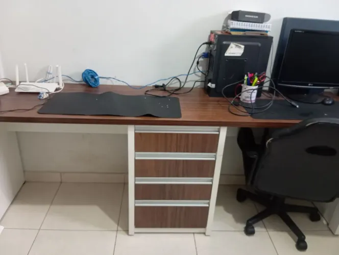 Mesa de escritório 2 lugares com 4 gavetas