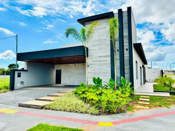 Venda linda casa com planejados em condomínio