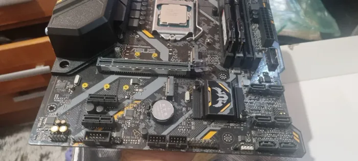 Placa Mae B360M-PLUS + i5 9400f + 8gb ddr4 2400hz hyperx + Watercoler corsair