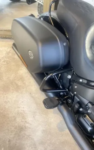 Protetor de alforges preto para Harley-Davidson Sport Glide
