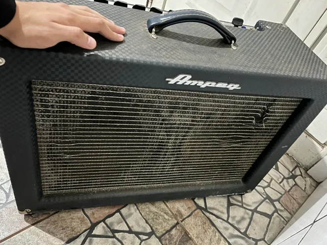 Amplificador ampeg reverbrocket R- 212R