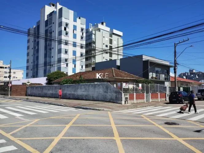 Oportunidade no Balneário do Estreito - 300m² em Área Nobre