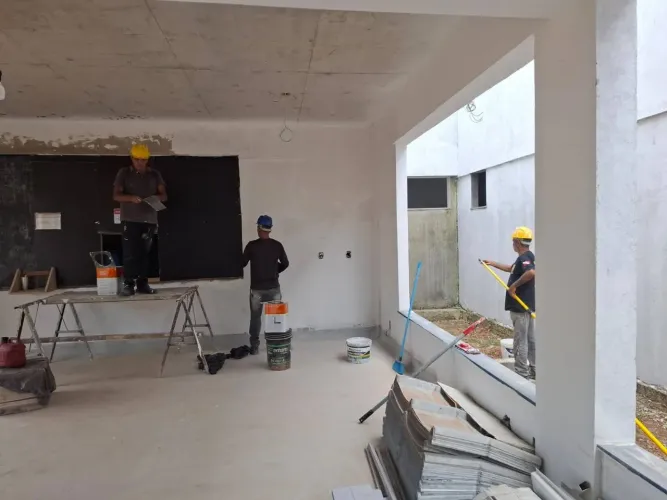 Pintor e gesseiro profissional 