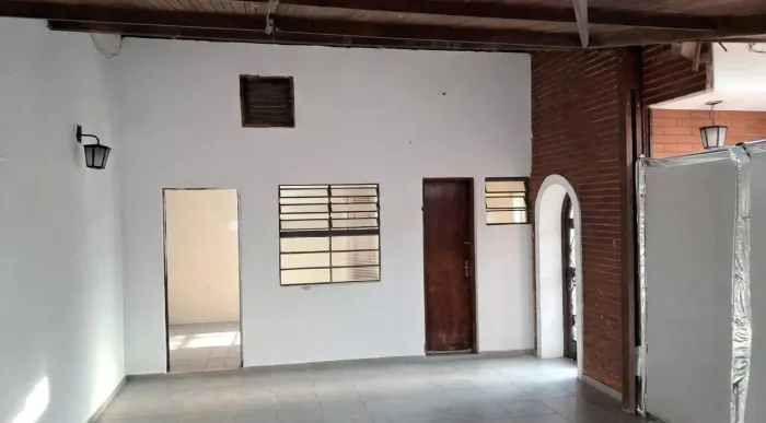 Kitnet com closet água luz incluso