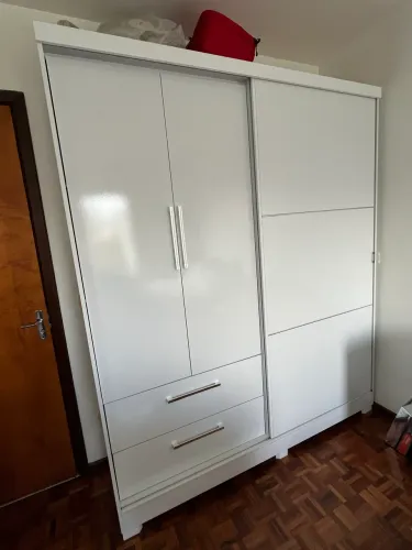 Guarda-roupa novo