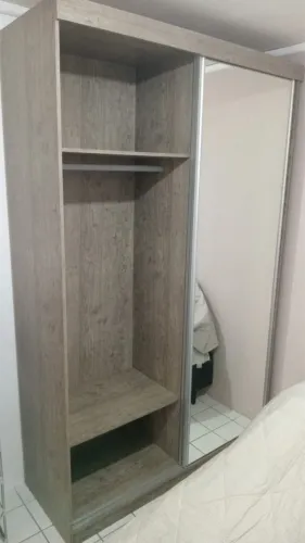 Vendo excelente guarda-roupa 2 portas