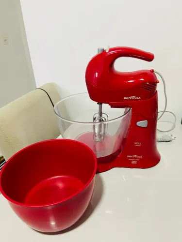 batedeira Britânia Bellagio Cristal Turbo 400W, com tigela grande de 4,3 L 
