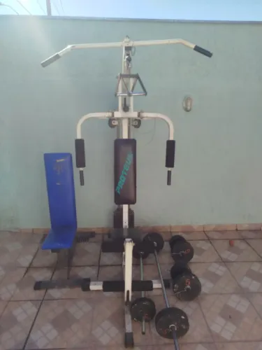 Estação de academia, alteres, barra bíceps, supino, banco reclinável, anilhas para muscula