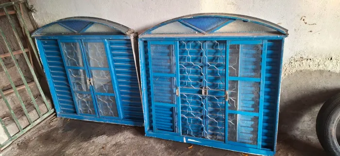 Janelas veneziana com grade e vidros 1,00 x1,20 mts valor 400,00 as duas