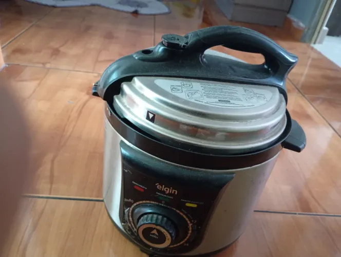 Panela de pressão elétrica