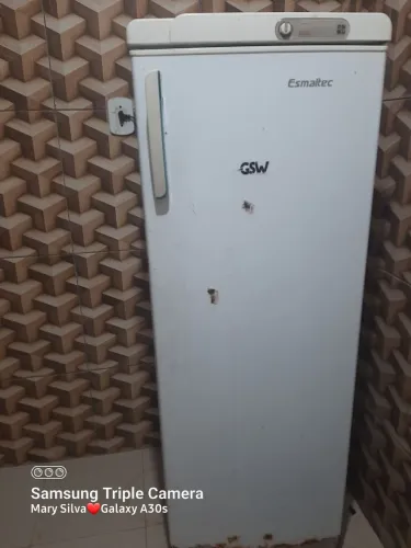 Vendo uma geladeira