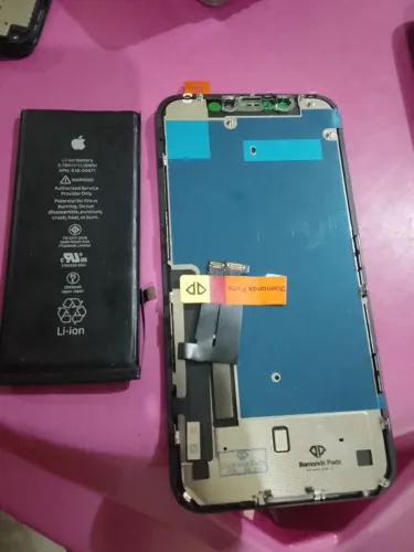 Vendo tela do iPhone xr nova e uma bateria do xr usada 