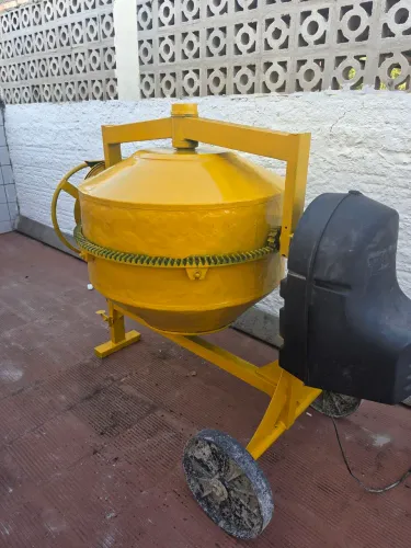 Betoneira menegotti 400 L