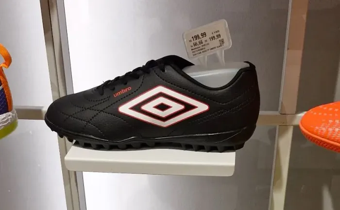 Society UMBRO comprada na Centauro do shopping Metrópole por 199,99. Vendo por 180,00 nova