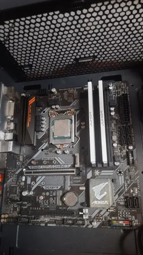 Placa Mãe Gigabyte B360M Aorus Gaming 3 (COM DEFEITO / PARA PEÇAS)