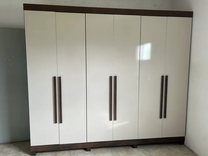 Guarda-Roupa 6 Portas