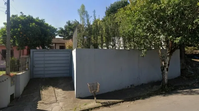 Casa com Piscina e 2 dormitórios em Taquara-RS 