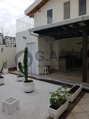 Venda de Casa em Condomínio de Luxo em Sorocaba-SP - 4 Quartos, 3 Suítes, 3 Salas e 242m² 