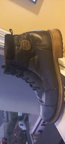 Bota com ziper