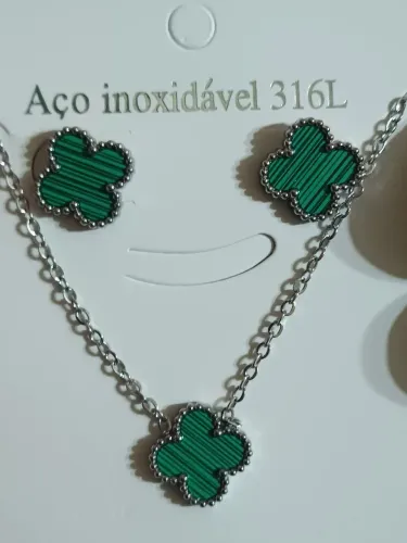 Conjunto trevo colar e brinco em aço inox estilo Van cleef