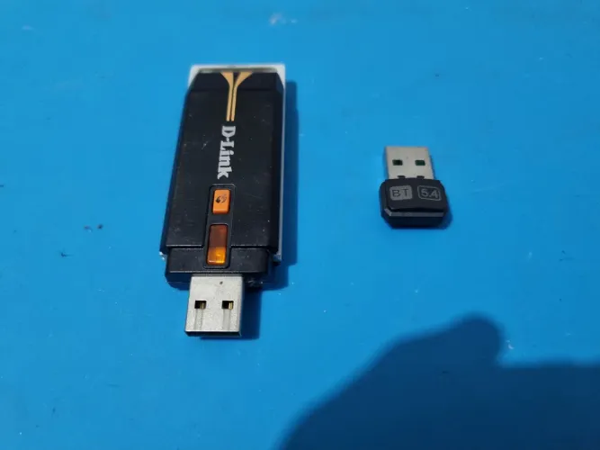 Adaptadores Wi-Fi e Bluetooth