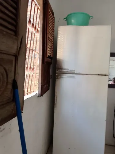 Geladeira Continental com problema no gás.