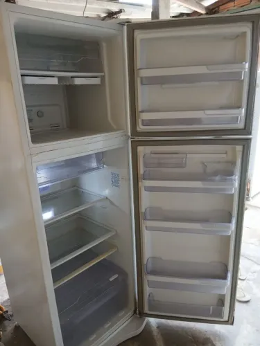 GELADEIRA FRÓESFRE COM GARANTIA E ENTREGAR