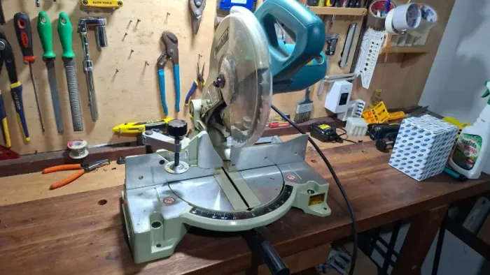 Serra Meia Esquadria Makita Ls1040f 1650w - Pra vender rápido - Negócio de Ocasião. Leiam