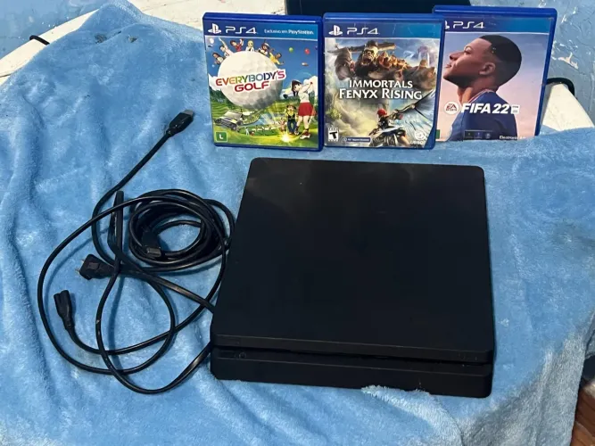Vende-Se ps4 com apenas 1 ano de uso