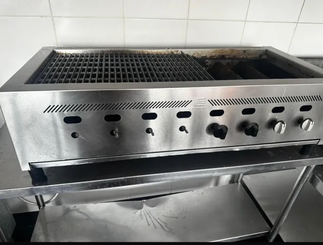 Vendo chapa charbroiler a gás edanca 