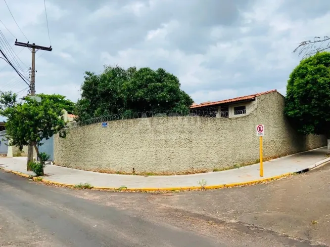 Casa com 6 dormitórios à venda, 218/336 m² de R$750.000 por R$ 604.200 - Vila Pacífico - B