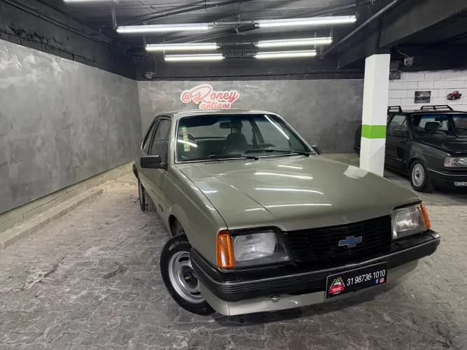 Chevrolet Monza GL 1.8 Efi/ SL/ L/ 650/barc. 2e4p (álcool) 1984