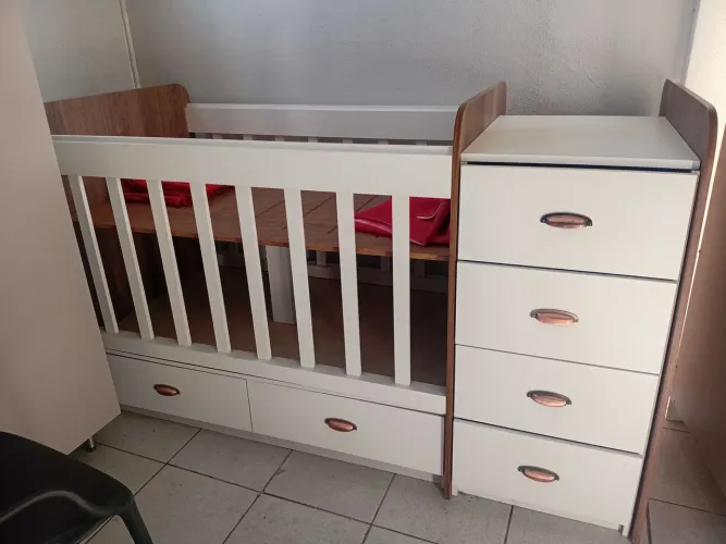 Berço com cômoda e trocador