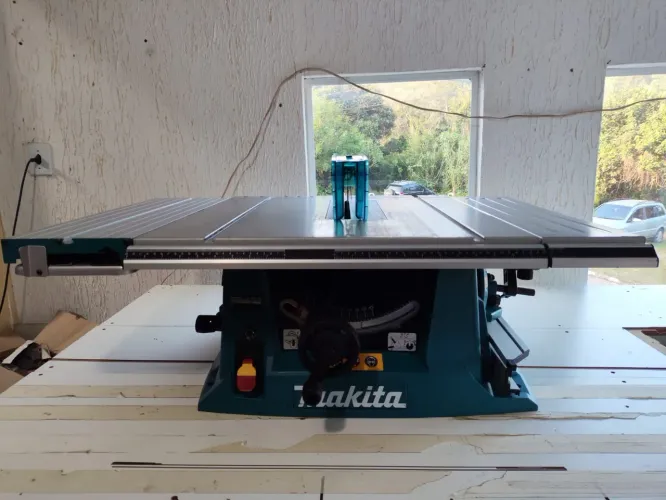 Serra de Bancada MAKITA MLT100
