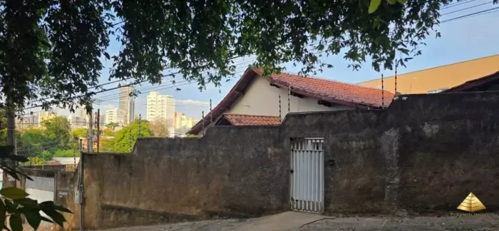 Casa Residencial e Comercial à Venda no Bairro Araés, Cuiabá - Fica a 300metros da Av. Mat