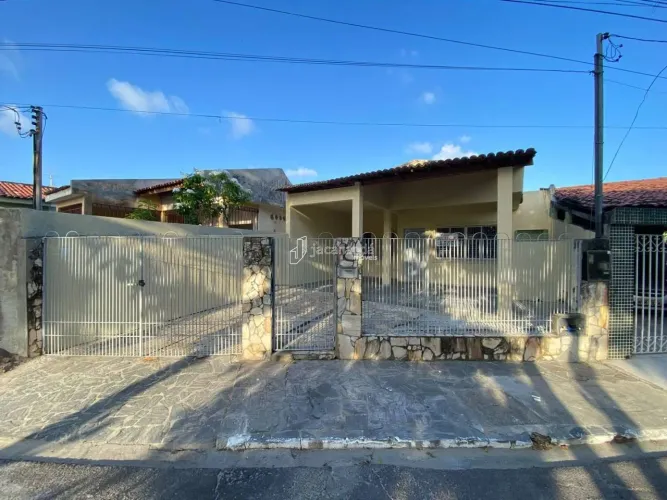 Casa com 3 dormitórios para alugar, 114 m² por R$ 2.593/mês - Luzia - Aracaju/SE