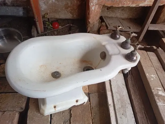 bide antigo em ferro fundido esmaltado.