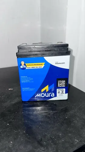 Bateria Moura para moto 12v / c10 6Ah nunca usada