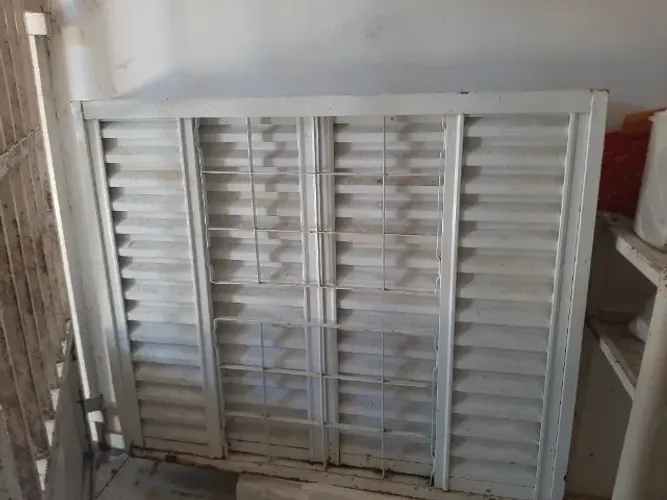 JANELA SASAZAKI DE ALUMINIUM  COM VIDRO