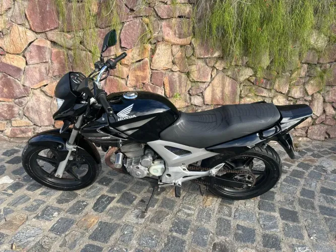 CBX Twister 2007 preta